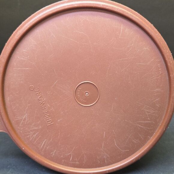 Rubbermaid Green 12-Cup Container And A  Tupperware Brown Canister - Picture 8 of 9